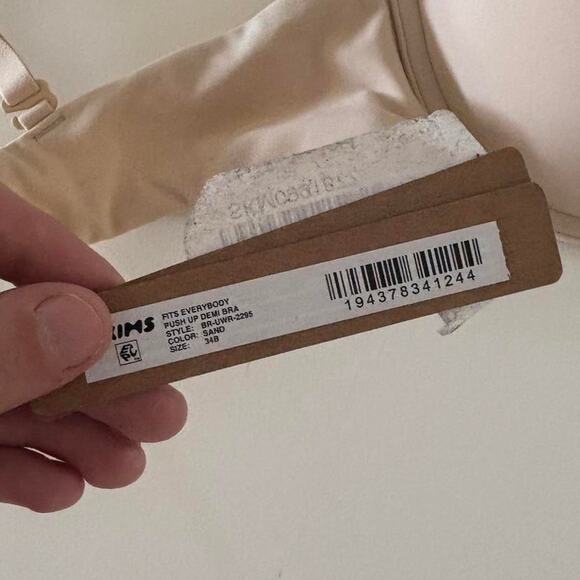 NWT Skims Fits Everybody Push Up Bra - Picture 2 of 3